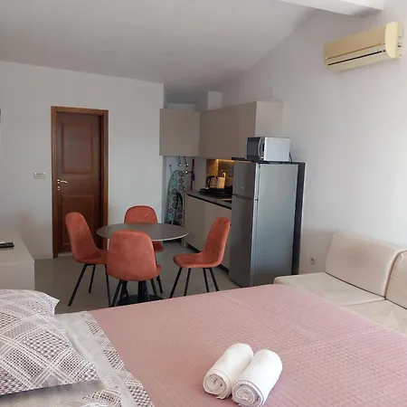 Mitan Apartman Tucepi Exterior photo